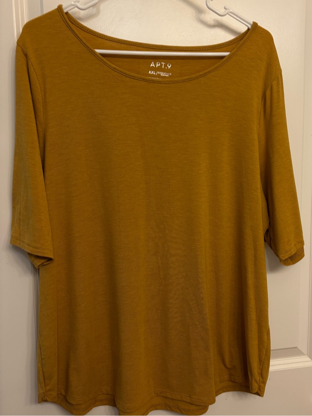 Apt. 9 Women's Mustard Scoop Neck Short Sleeve Tee